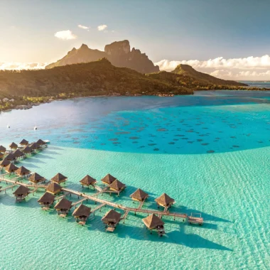 Vue aérienne sur le lagon de Bora Bora © Stéphane Mailion Photography