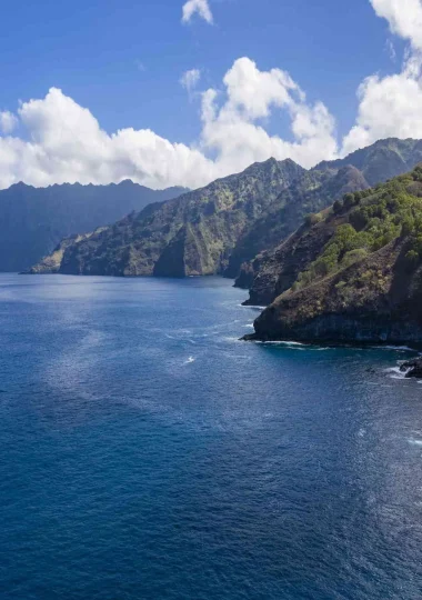 Falaises de Hiva Oa © Holger Leu