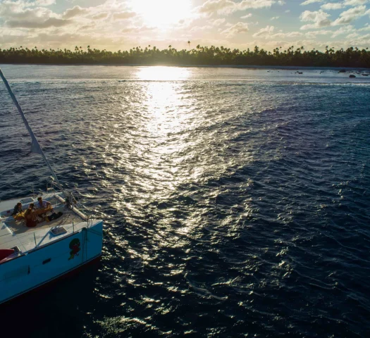 Coucher de soleil depuis le catamaran à Tetiaroa