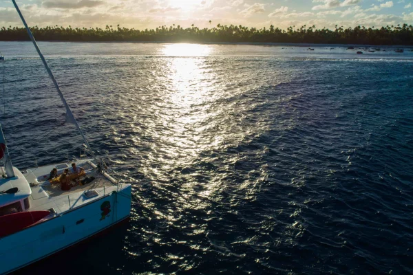 Coucher de soleil depuis le catamaran à Tetiaroa