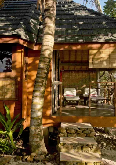 Bungalow sur une plage à Moorea © Hélène Havard