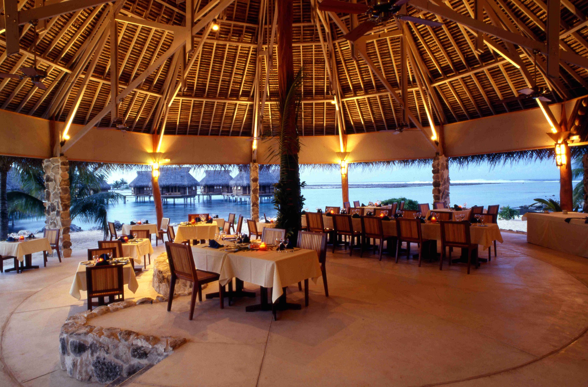 https://tahititourisme.it/wp-content/uploads/2021/10/Tikehau-Pearl-Beach-Resort-Restaurant-Pohero-Copie.jpg